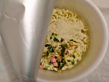サンヨー食品 サッポロ一番 旅麺 博多 水炊き風うどん