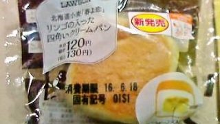 ローソン　北海道小麦「春よ恋」リンゴの入った四角いクリームパン